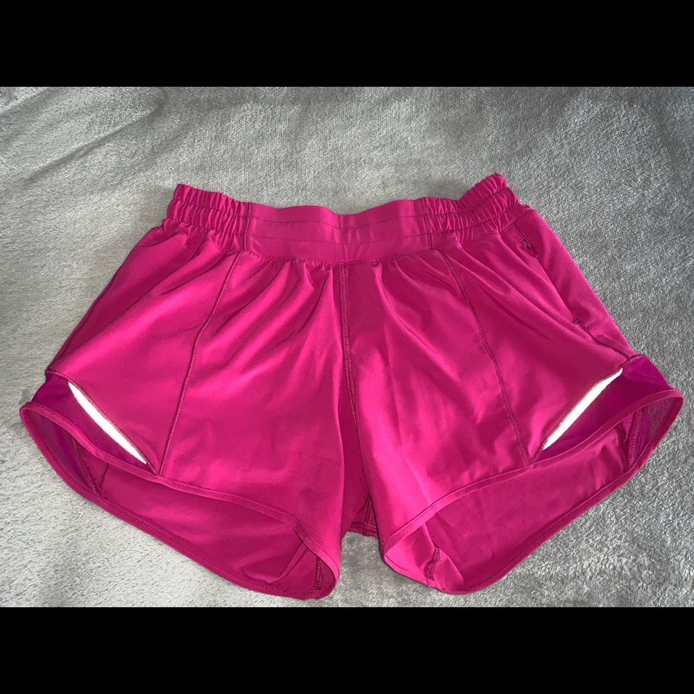 Lululemon ripened raspberry hotty hot shorts 4"